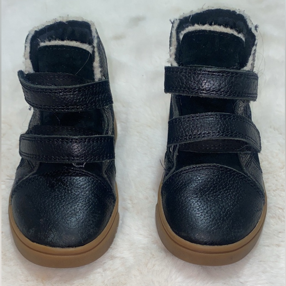 Black Kids Shoes with Velcro Straps UGG brand